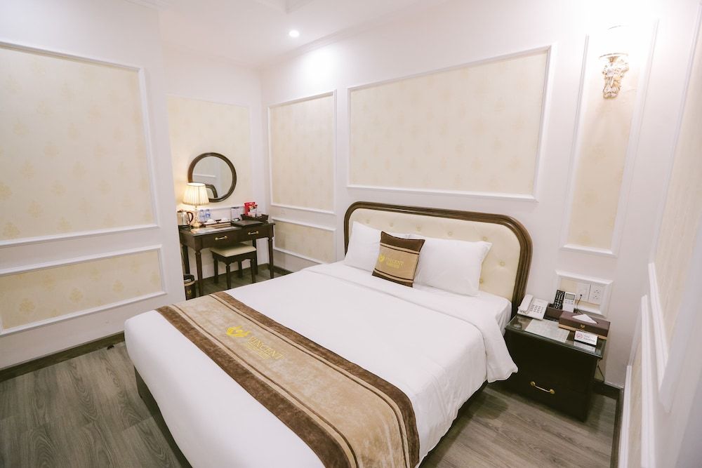 Vincent Halong Hotel Deluxe Room, 1 Queen Bed, Non Smoking, Refrigerator 5
