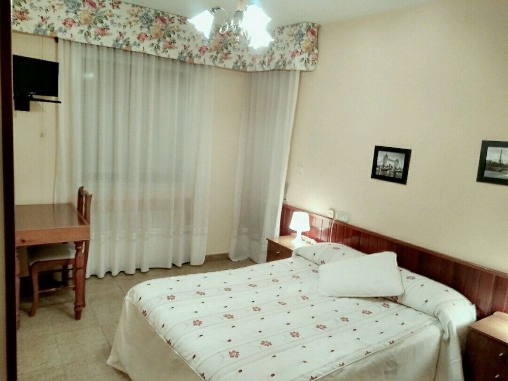 Hostal Mayo Double or Twin Room 5