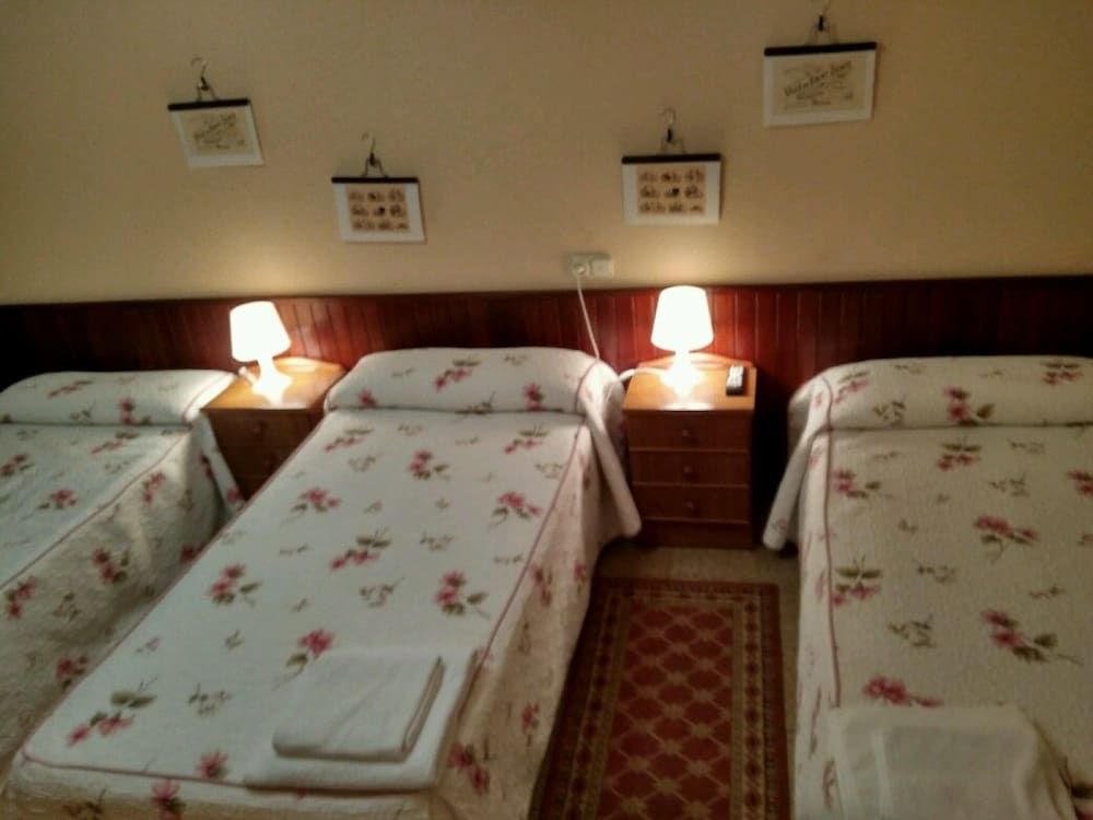 Hostal Mayo Triple Room 3