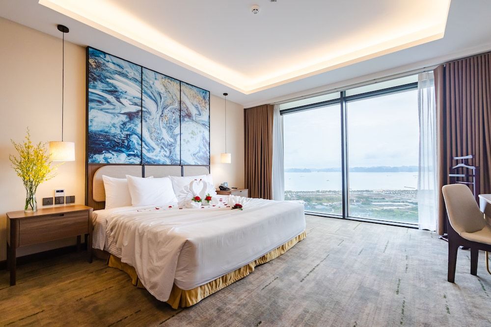 undefined Muong Thanh Luxury Ha Long Centre Hotel 4