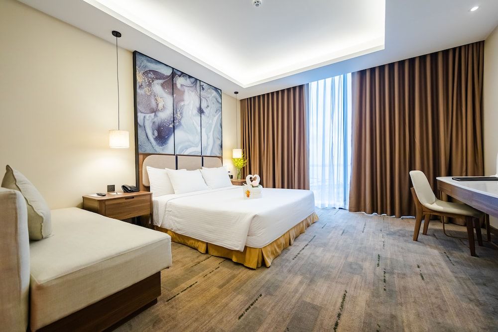 undefined Muong Thanh Luxury Ha Long Centre Hotel 2
