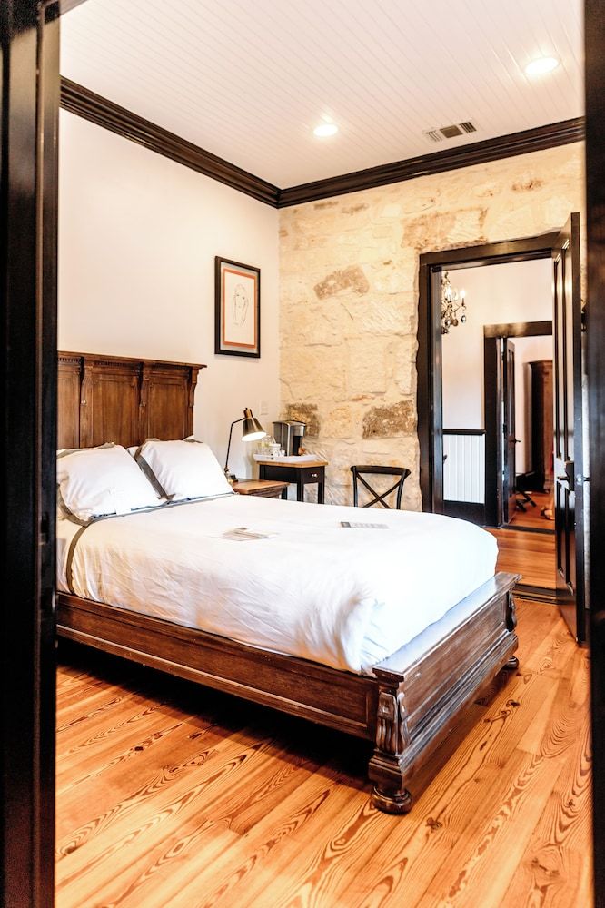 Hotel Giles Room 22 2