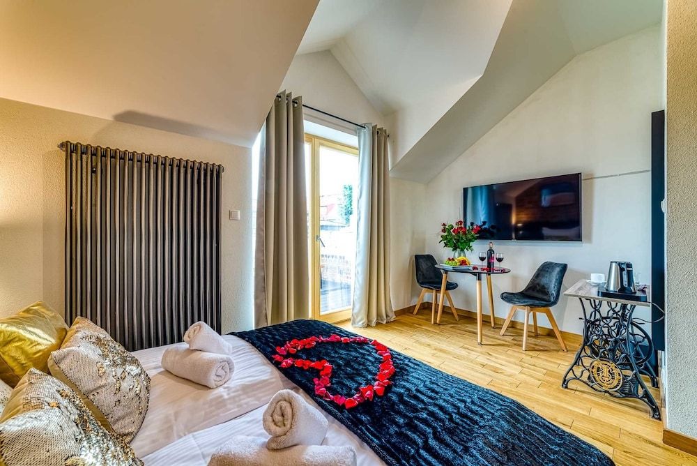 Top Romantic Room
