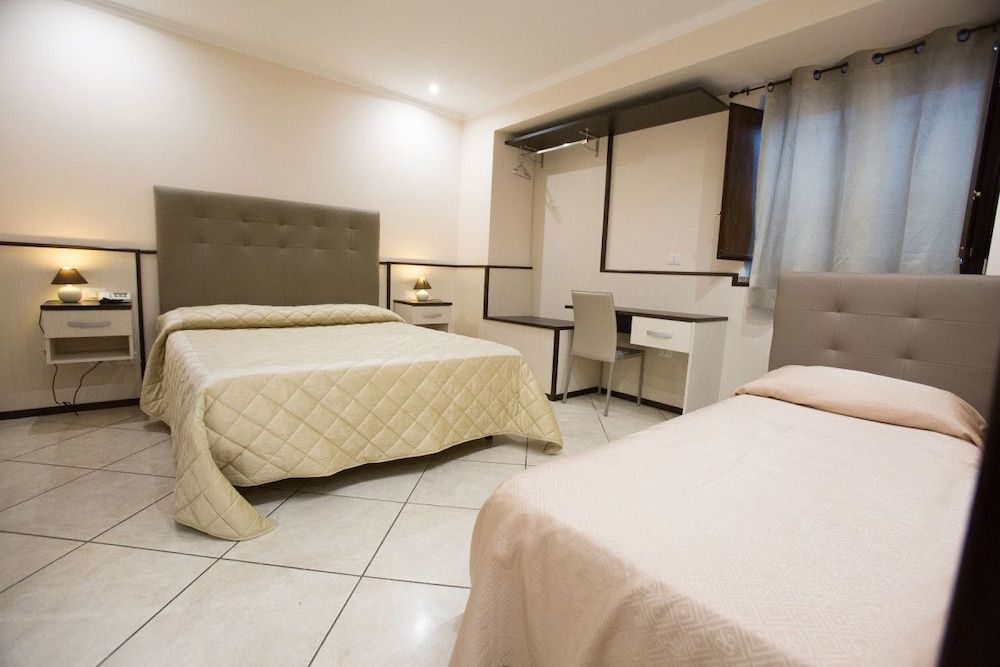 Hotel La Fenice Deluxe Triple Room 3