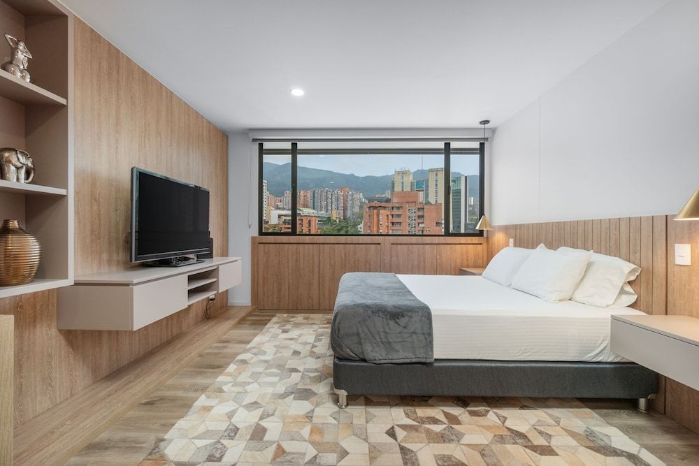 Studio Suite (1015)