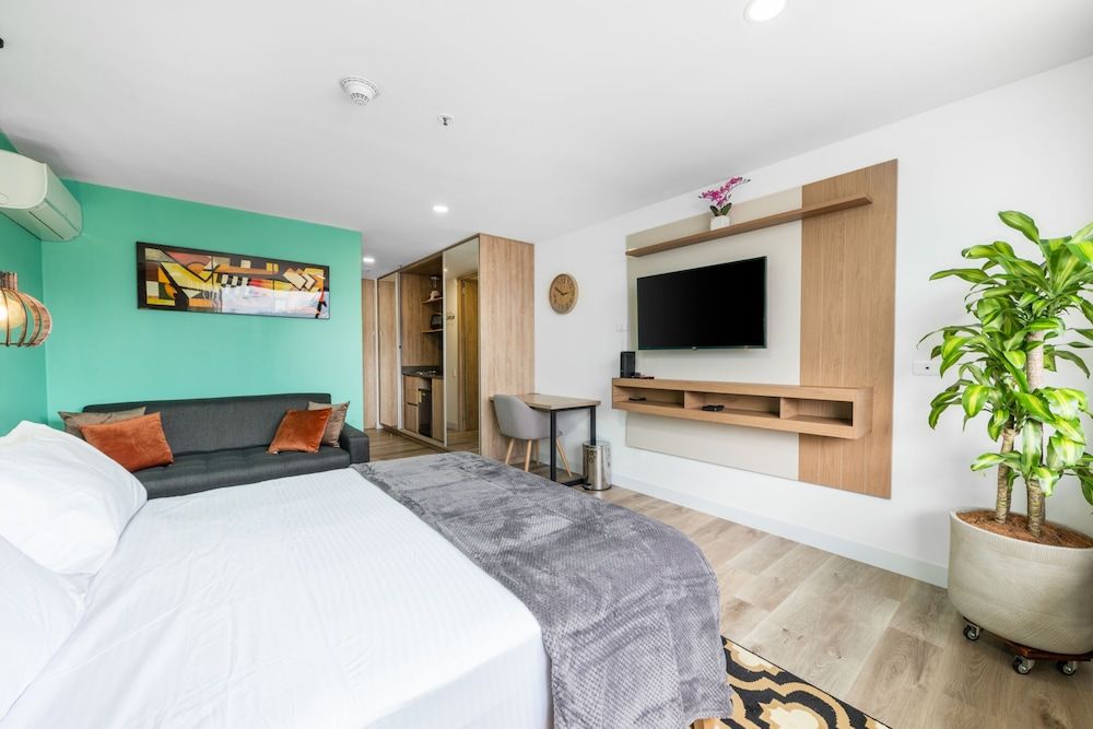 Studio Suite (1316)