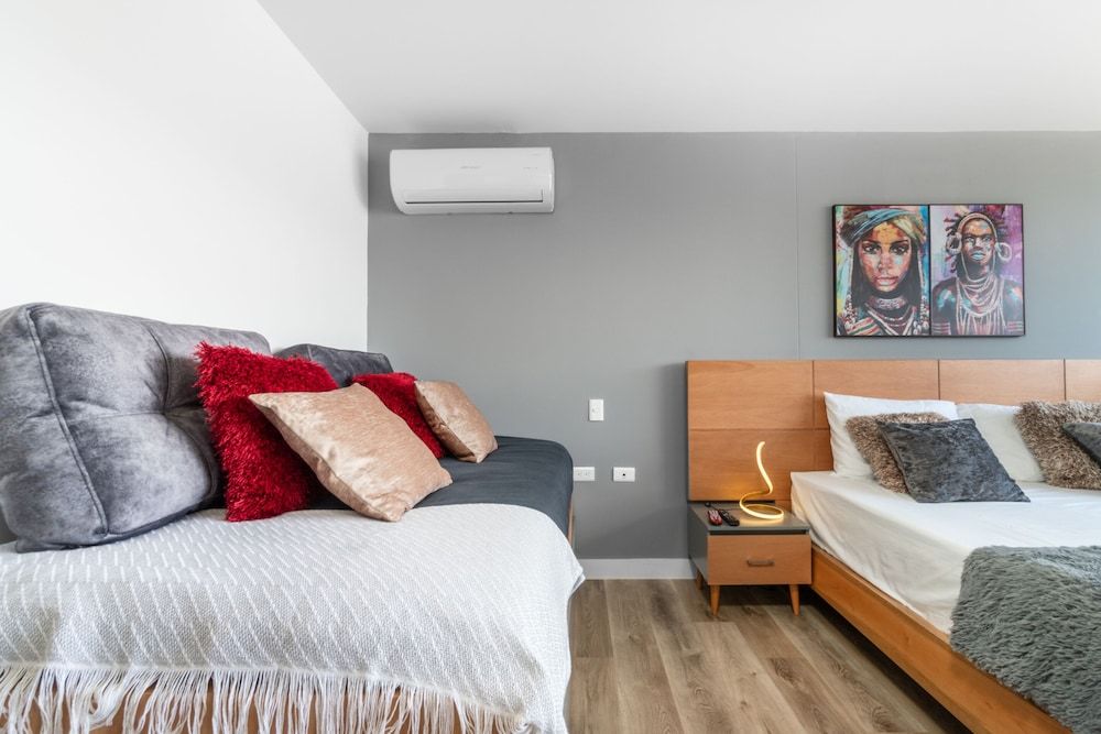 Studio Suite (1219)