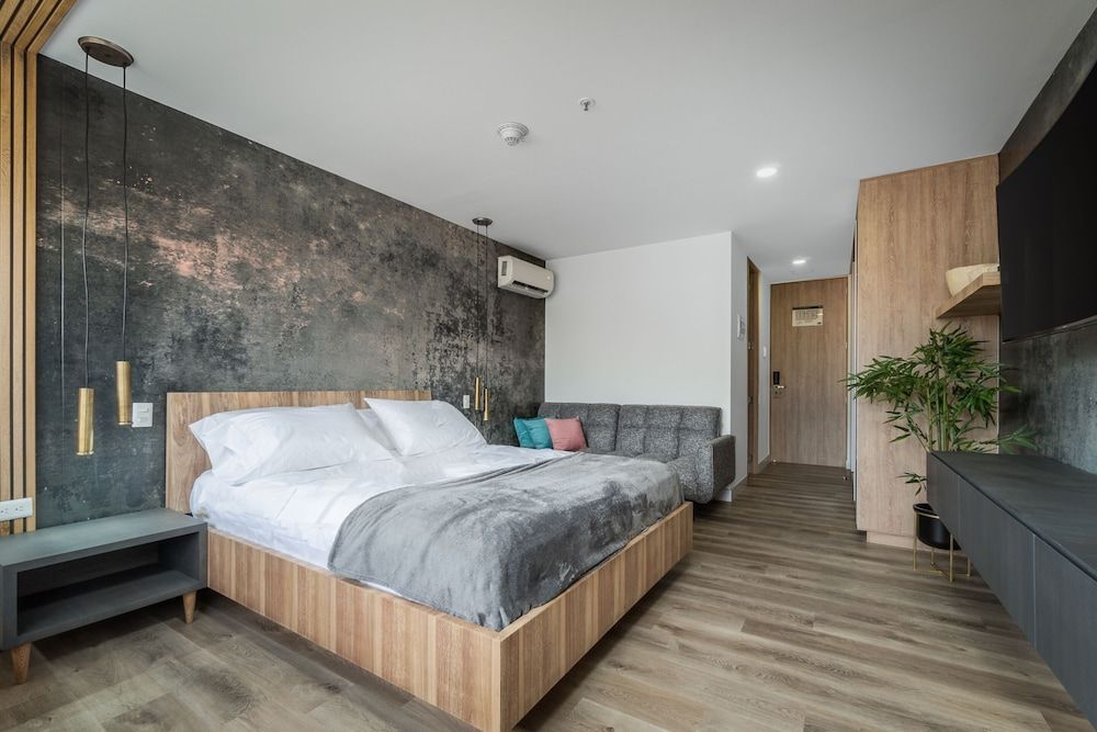 Studio Suite (1413)