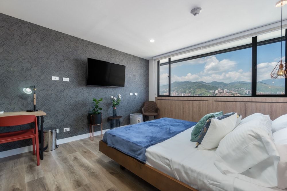 Studio Suite (1218)