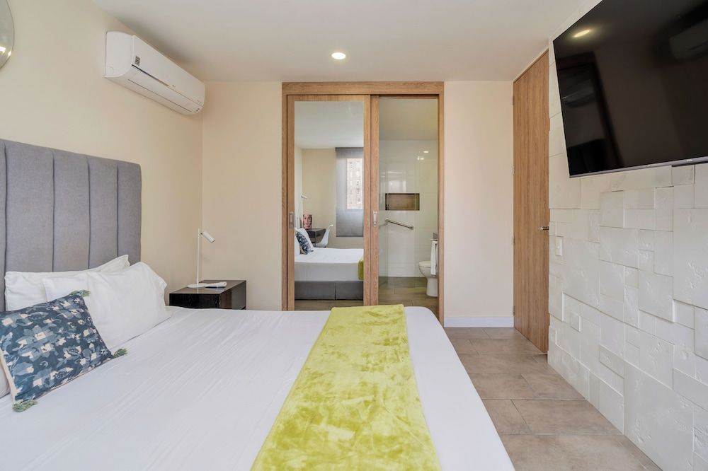 Apartment (706)