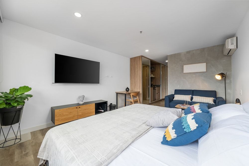 Studio Suite (1312)