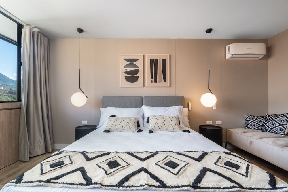 Studio Suite (1111)