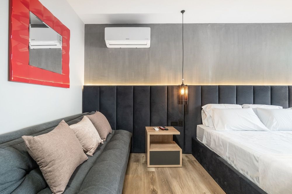 Studio Suite (1417)