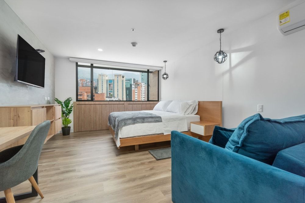 Studio Suite (1205)
