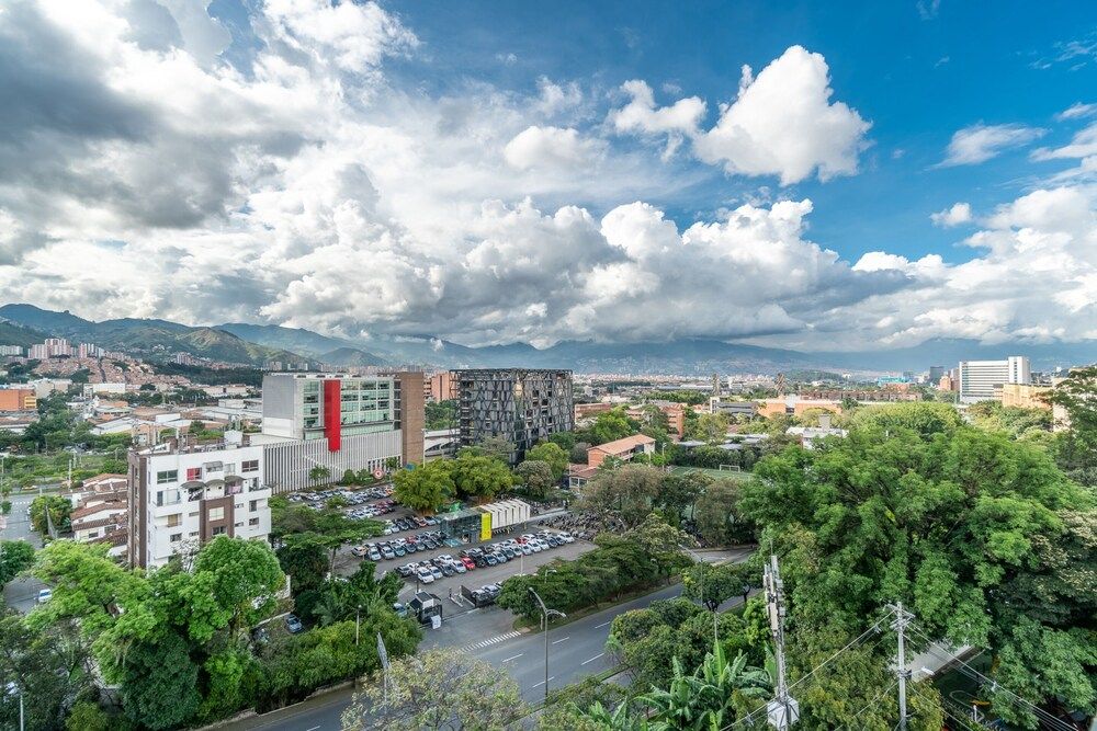 Apartment (702)