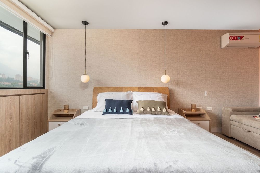 Studio Suite (1207)