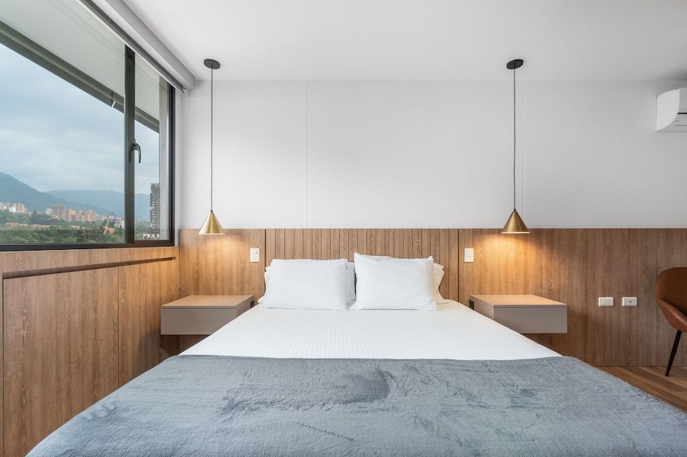 Studio Suite (1015)