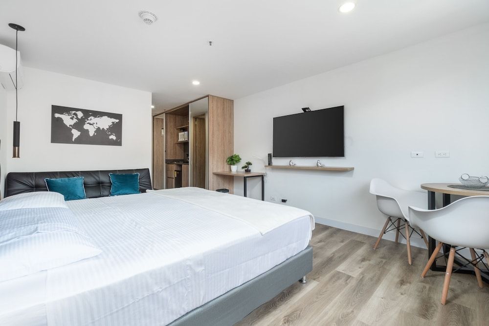 Studio Suite (1007)