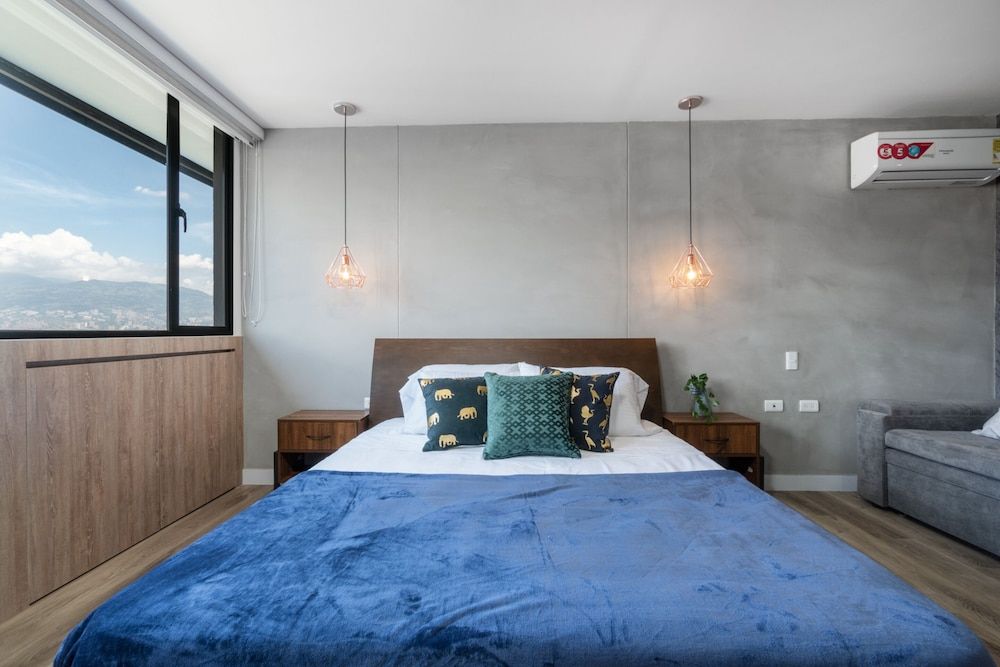 Studio Suite (1218)