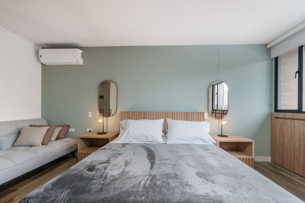 Studio Suite (914)