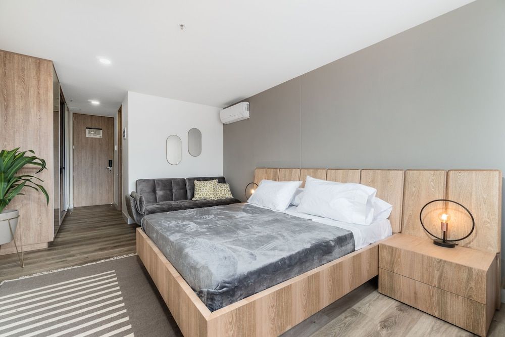 Studio Suite (1019)
