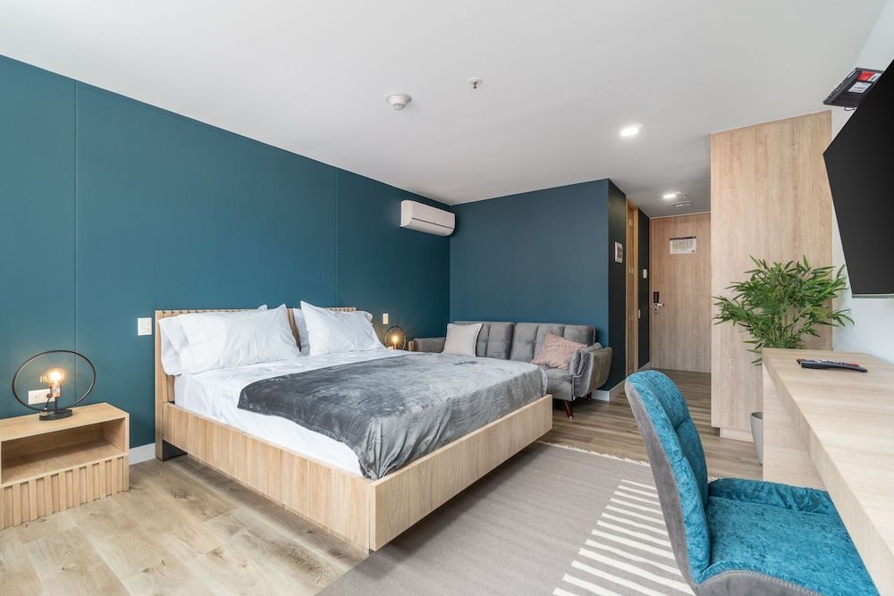 Studio Suite (1305)