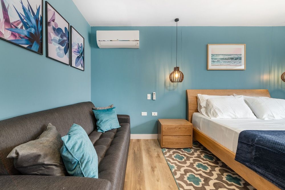Studio Suite (1406)