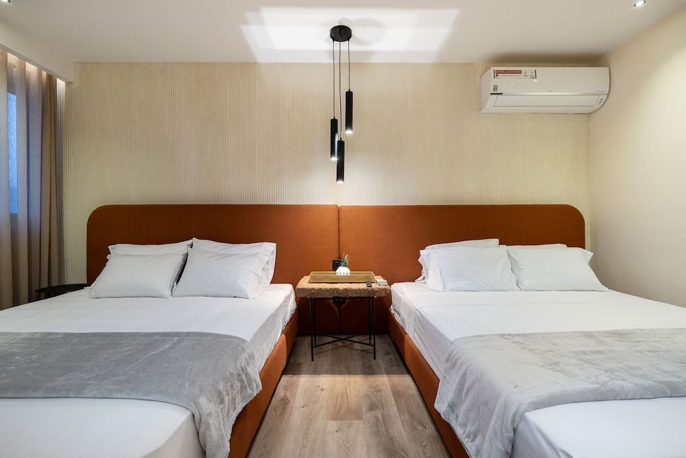 Studio Suite (1103)