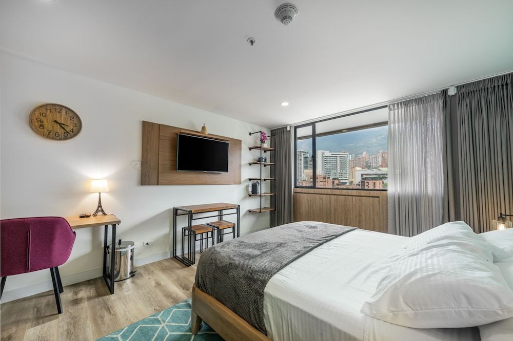 Studio Suite (1407)