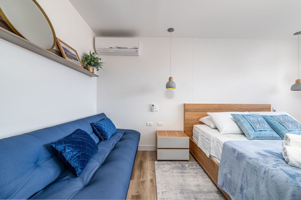 Studio Suite (1315)