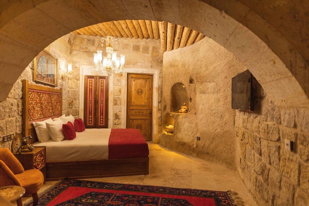 Solo Cave Suites Superior Room 20