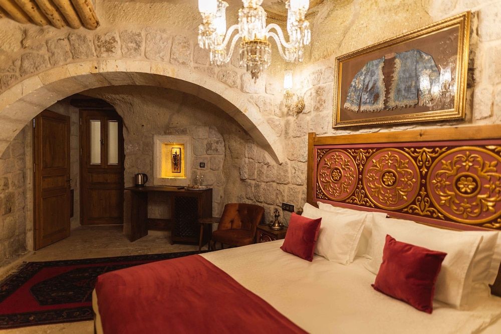 Solo Cave Suites Superior Room