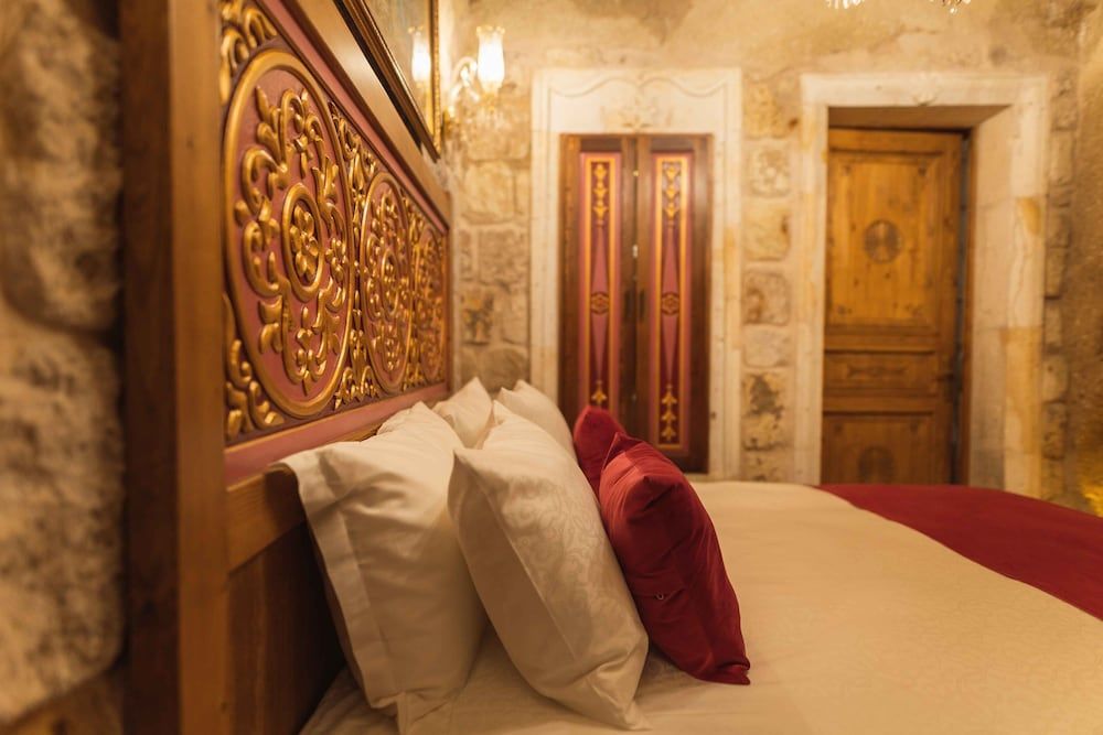 Solo Cave Suites Superior Room 2