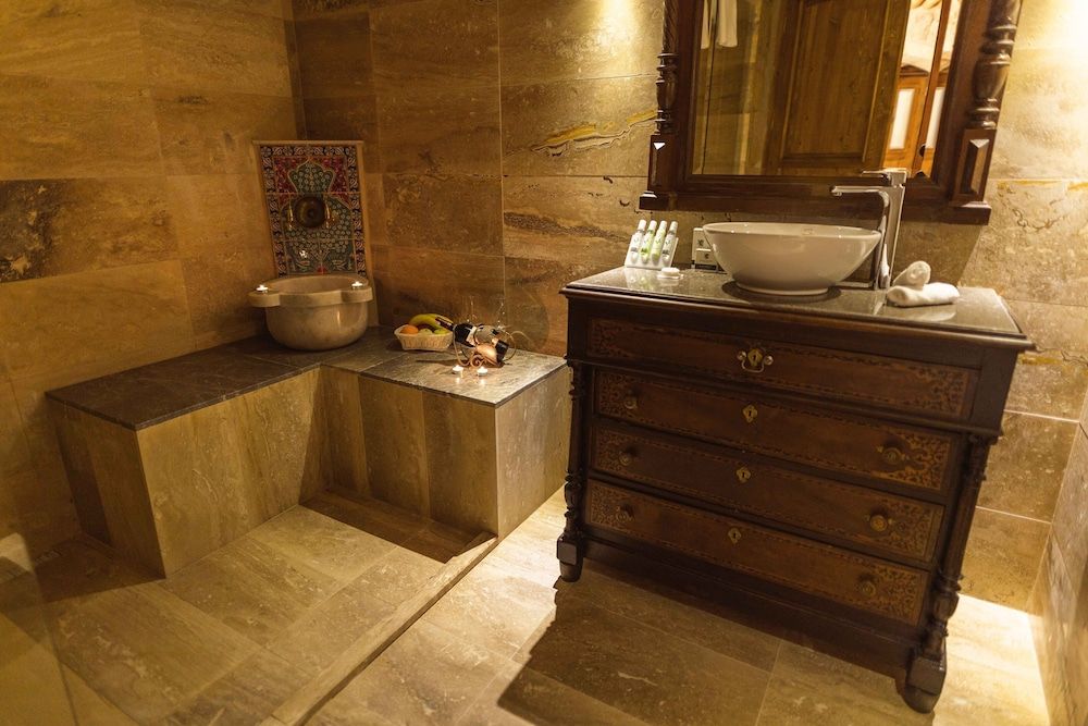 Solo Cave Suites Superior Room 12