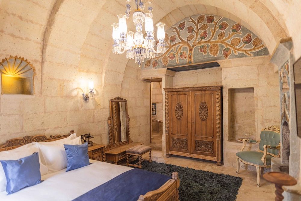 Solo Cave Suites Superior Room 4