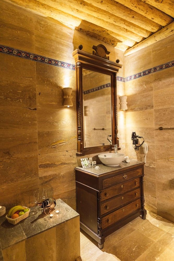 Solo Cave Suites Superior Room 15