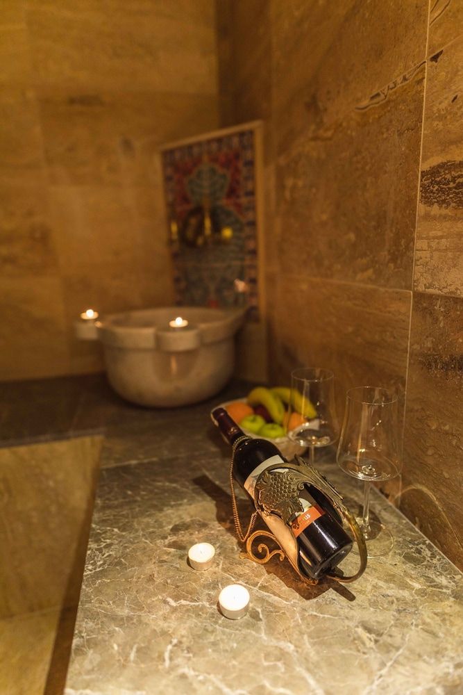 Solo Cave Suites Superior Room 13