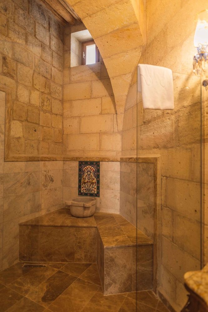 Solo Cave Suites Superior Room 16