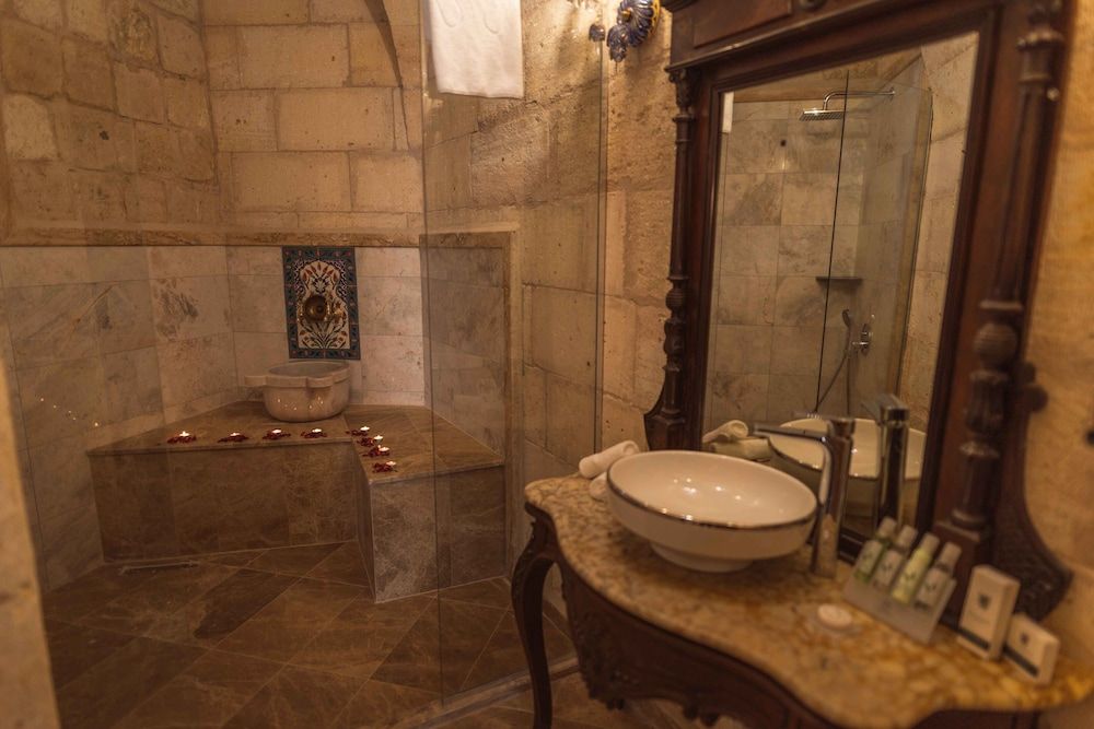 Solo Cave Suites Superior Room 17