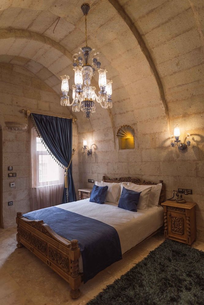 Solo Cave Suites Superior Room 7