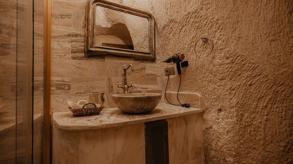 Serenus Cave Suites PERIBACASI ROOM 4