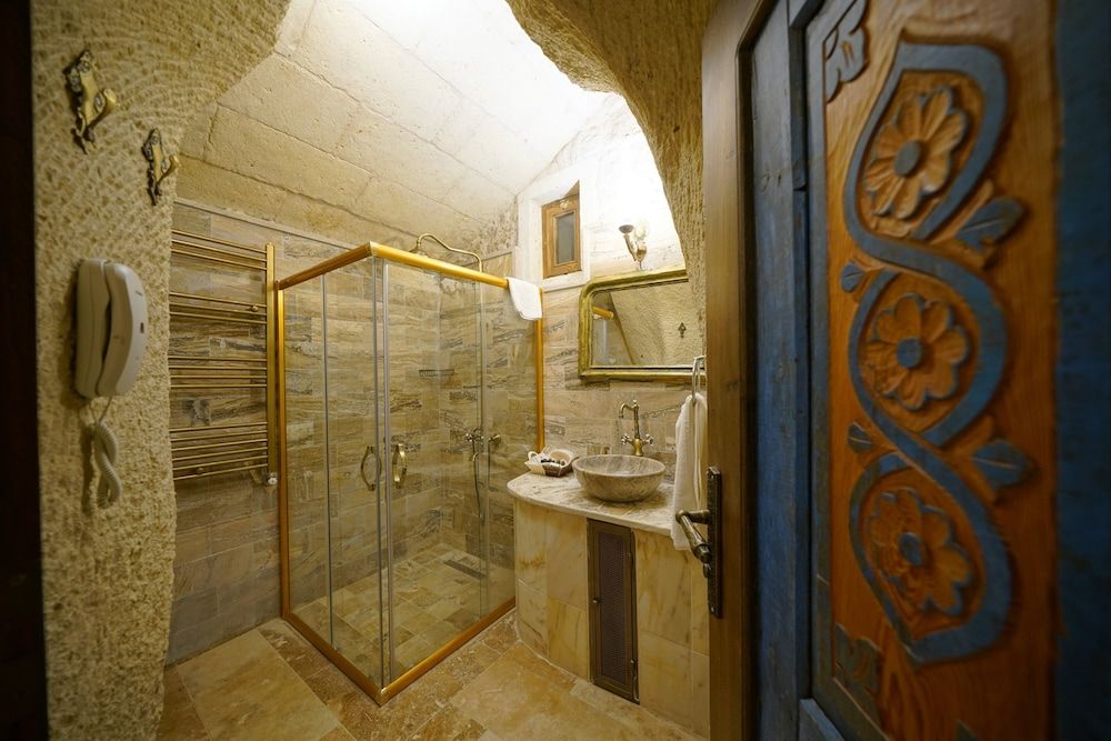 Serenus Cave Suites PERIBACASI ROOM