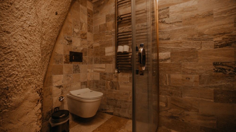 Serenus Cave Suites PERIBACASI ROOM 5