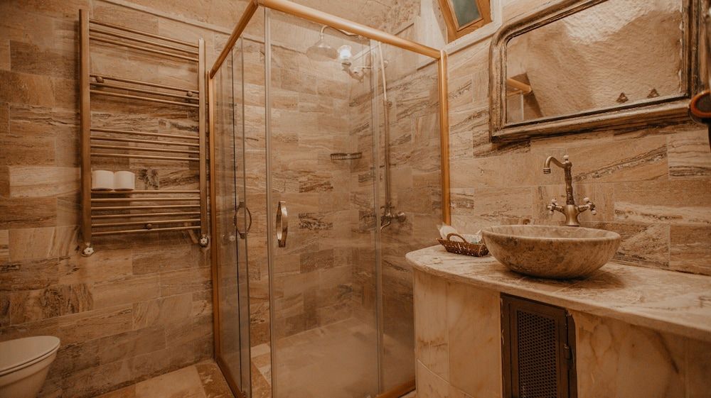 Serenus Cave Suites PERIBACASI ROOM 6