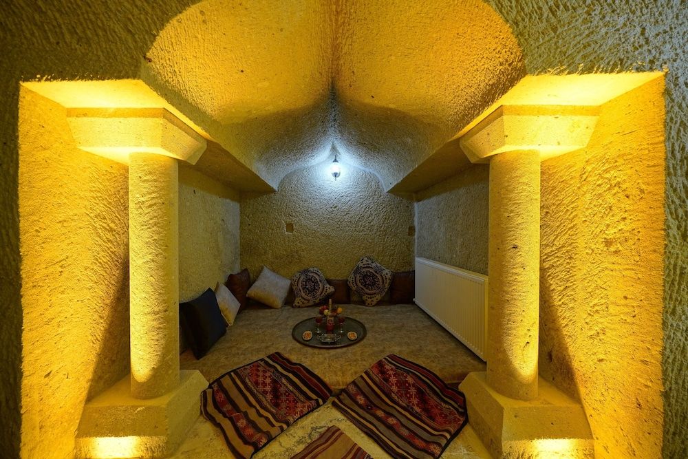 Serenus Cave Suites