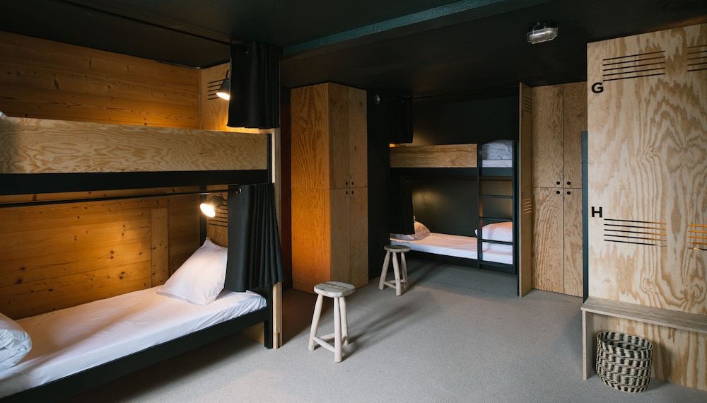 Family Room 8 beds