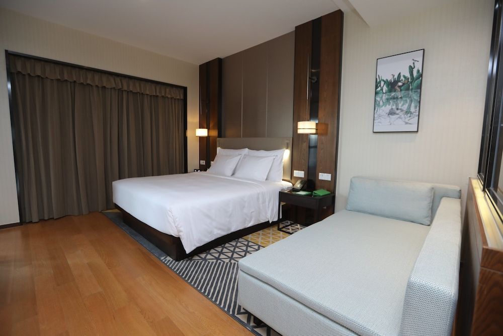 Suite, 1 King Bed (Additional Living Area)