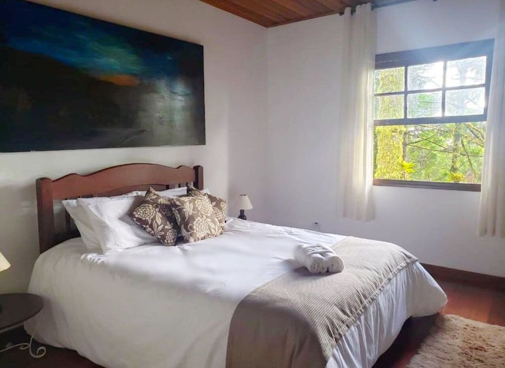 MASTER SUITE WITH HYDRO BATHTUB