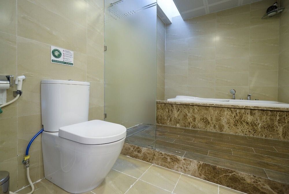 Deep Soaking Bathtub