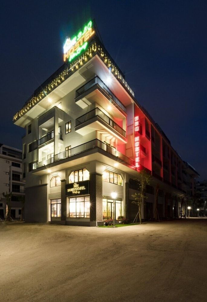 undefined BBQ Hostel 6